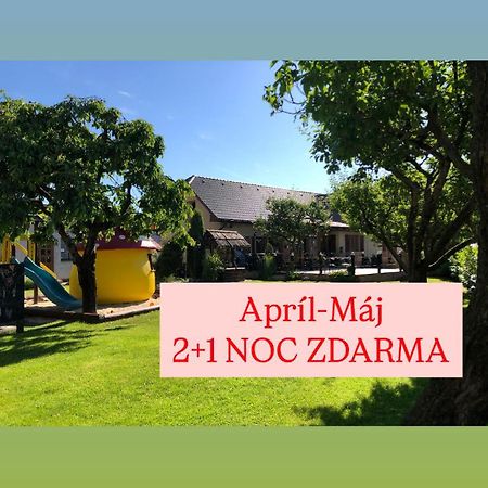 Apartmany Berries Valca Luaran gambar