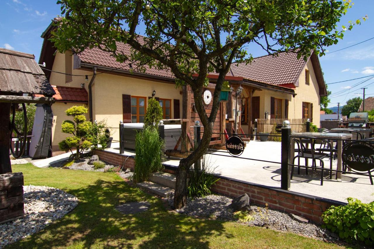 Apartmany Berries Valca Luaran gambar